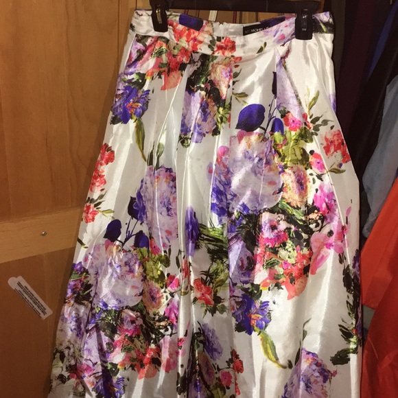 PROM DRESS 💜 - Picture 7 of 8